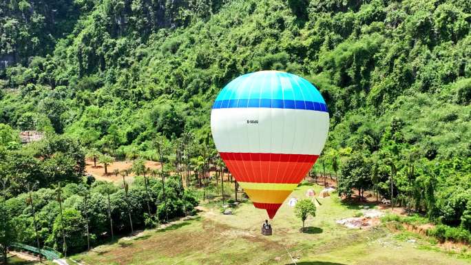 广西桂林十里画廊热气球风光航拍