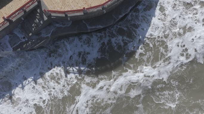 航拍威海环翠孙家疃葡萄滩海水浴场海岸海浪