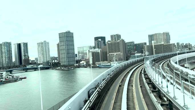 日本东京湾展览悬浮单轨无人地铁穿梭摩天楼