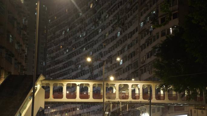 香港鲗鱼涌福昌楼怪兽大楼天桥夜景车流