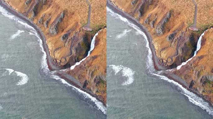 犀牛石，冰岛的火山岩地貌，海中的石柱