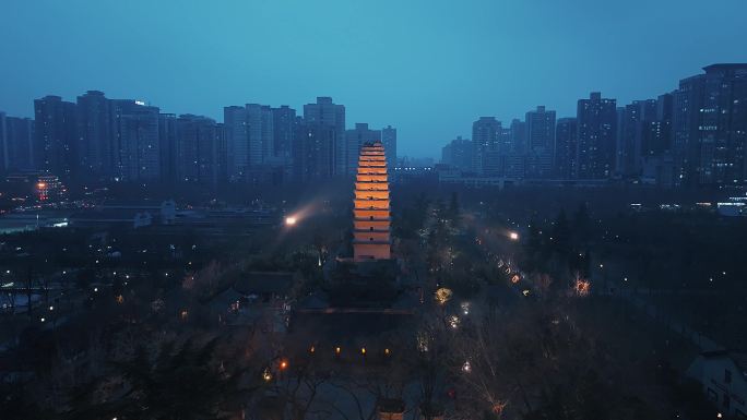 西安小雁塔干净通透夜景航拍