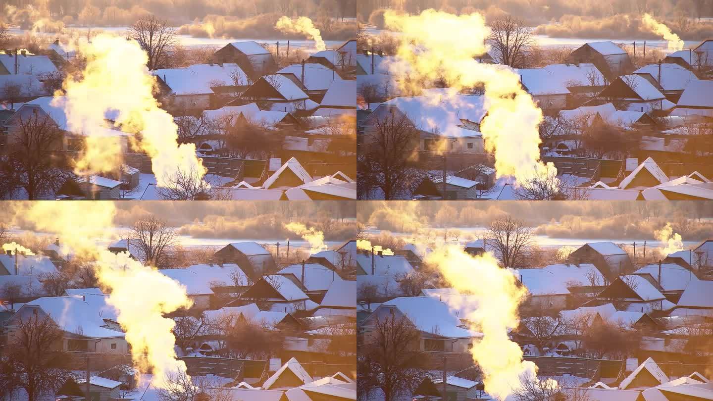 橙色的烟雾和蒸汽从村舍屋顶的烟囱里冒出来，映衬着冬日的晨曦。村子里一个寒冷的冬日早晨。时间流逝，炉膛
