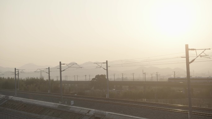 夕阳清晨高铁动车