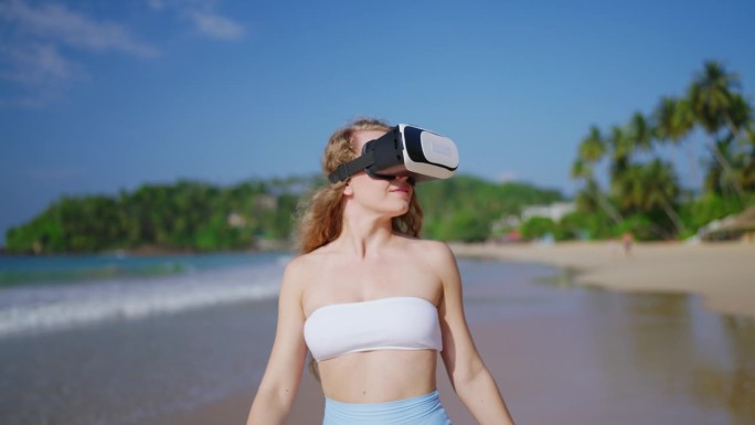 戴着VR头盔的女性探索虚拟热带海滩，沉浸在增强现实体验中，用手比划，阳光反射在海浪上，模拟封锁期间的
