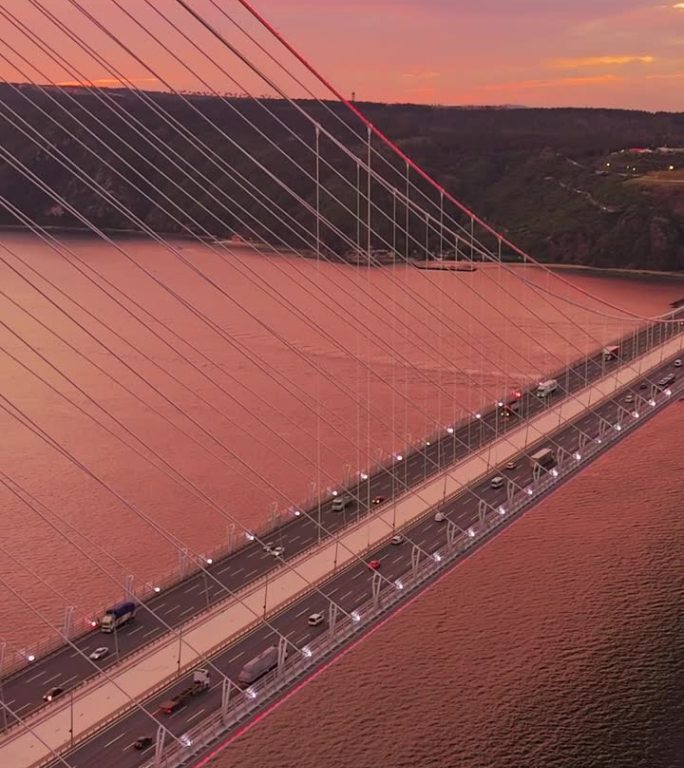 空中架桥地平线:雅武兹苏丹塞利姆大桥交通和海洋威严的日落镜头#博斯普鲁斯远景#博斯普鲁斯海峡#桥梁视