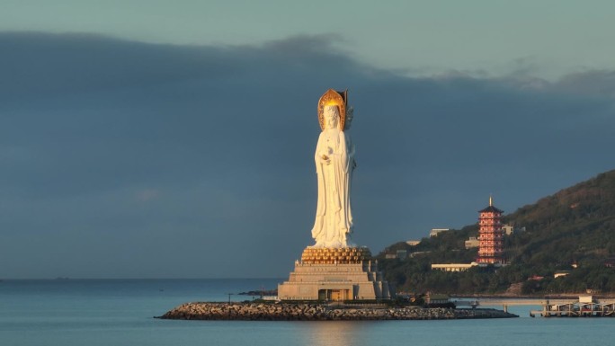 中国海南岛南山寺海边的佛教观音像