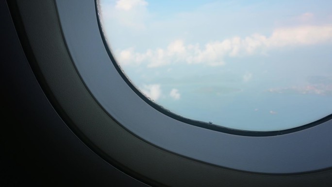 美丽的蓝天白云，窗外的飞机景色