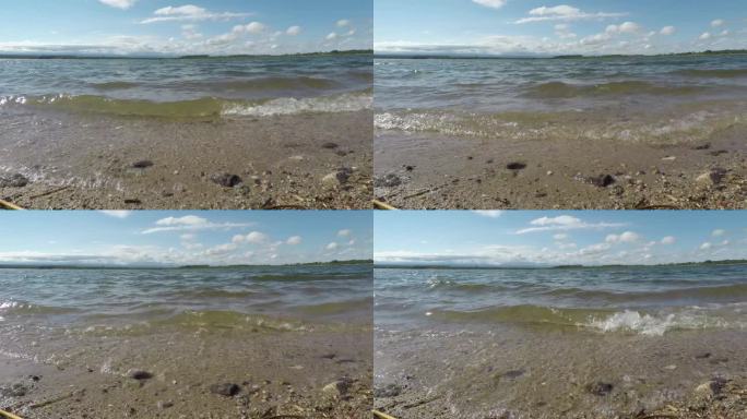 在阿根廷阿尔马乌埃特的科尔多瓦镇，海浪拍打着皮德拉斯·莫拉斯湖的沙滩和卵石滩。