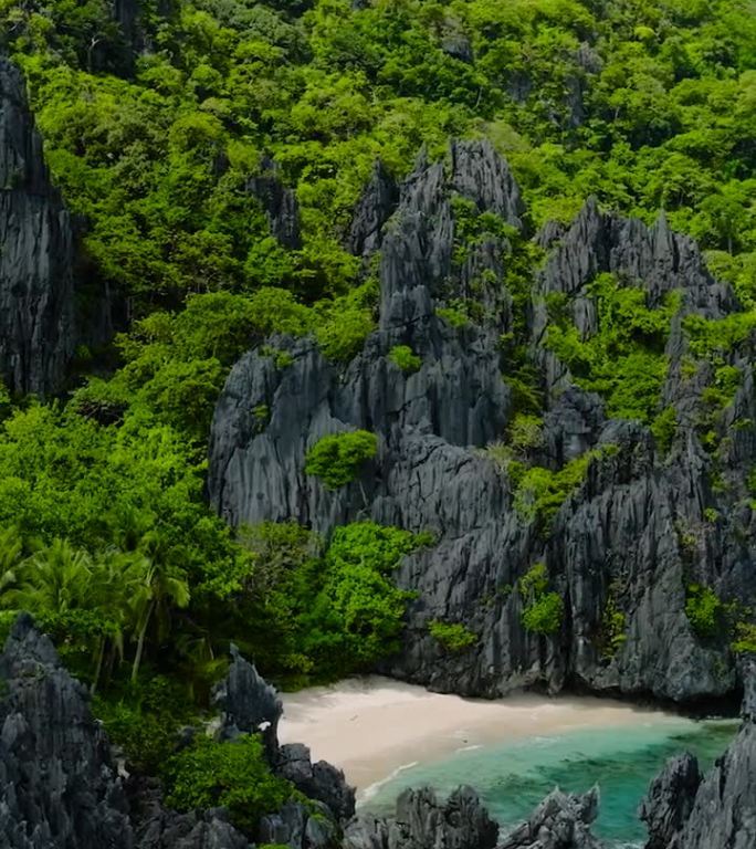 马廷洛克岛的海滩。爱妮岛，菲律宾。
