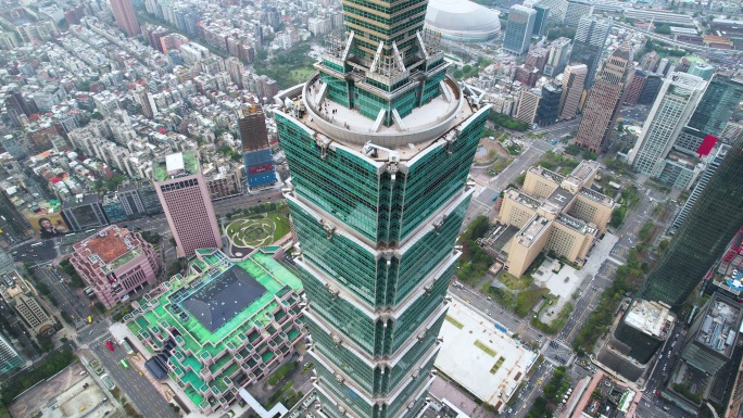 台湾地标台北101大楼繁华商圈观景台航拍