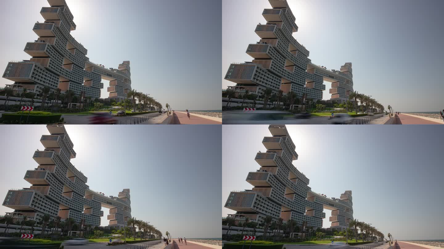 阳光明媚的一天迪拜城市棕榈岛拥挤的海湾新的现代豪华酒店外部全景4k延时阿联酋