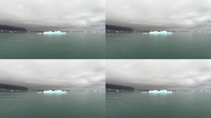 冰岛Jokulsarlon冰川泻湖的游船之旅，游船在漂浮的冰山之间