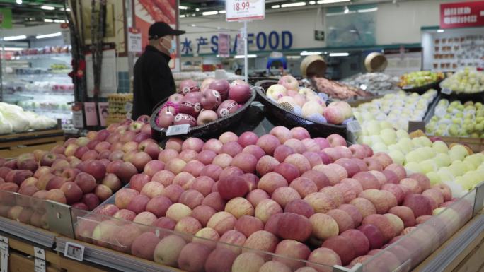 菜市场超市购物水果挑选水果实拍