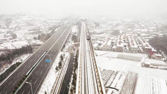 大雪天城市乡村地铁