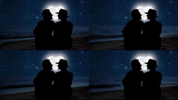 情人节，月亮心形照在海面上