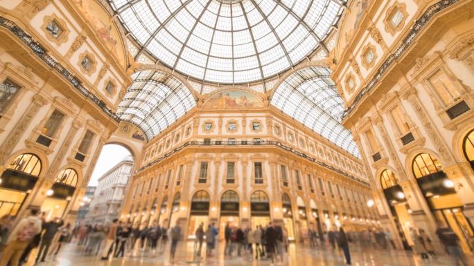 维托里奥·伊曼纽尔二世画廊，意大利米兰著名的购物中心。时间流逝