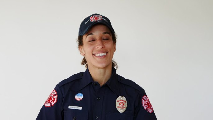 女消防员与我投票贴纸视频肖像