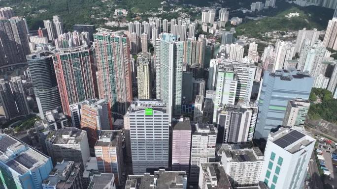 荃湾葵涌和青衣是一个商业和住宅的海滨卫星城，建在香港新界的一个海湾上，航拍无人机城市的天景