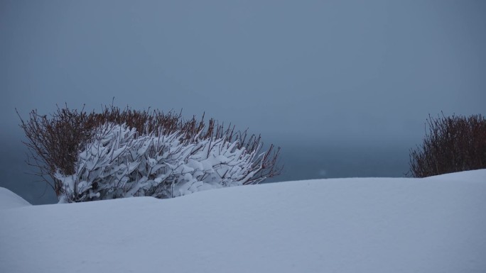 挪威海上的冬季风暴。
