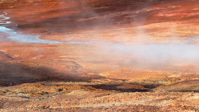 地球上的火星景观，冰岛冒着烟的喷气孔，地热能，火山和构造活动，位于黄金圈的著名地标。