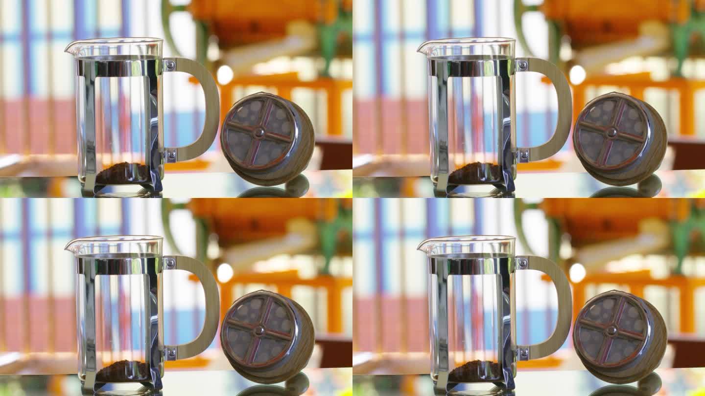 玻璃杯里装满碎咖啡的稳定镜头。