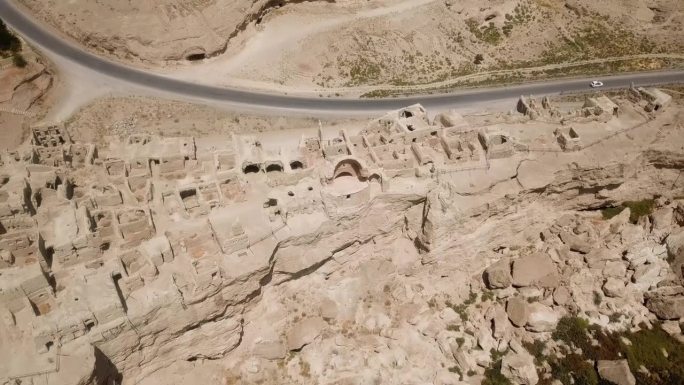 精彩的考古航拍无人机拍摄了古建筑历史村传统古代生活在伊朗丝绸之路边的文化景观聚落城堡堡垒在法尔斯伊扎