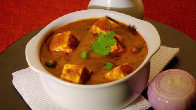 印度酥油马萨拉，搭配或不搭配印度烤肉和米饭，是印度婚礼或聚会中流行的午餐/晚餐菜单。