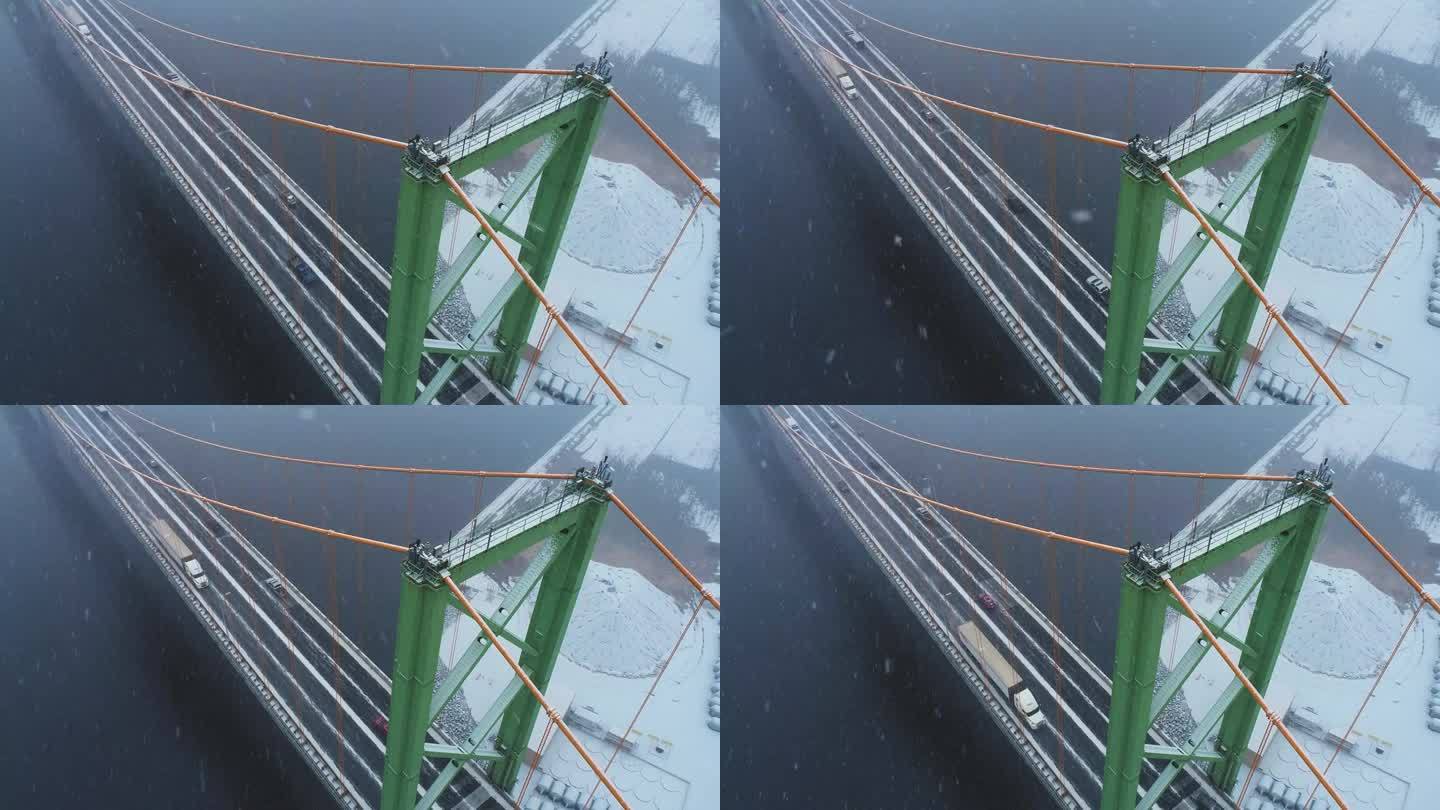 暴风雪中桥上的交通