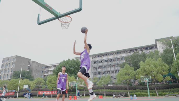 中南民族大学 打篮球 踢足球