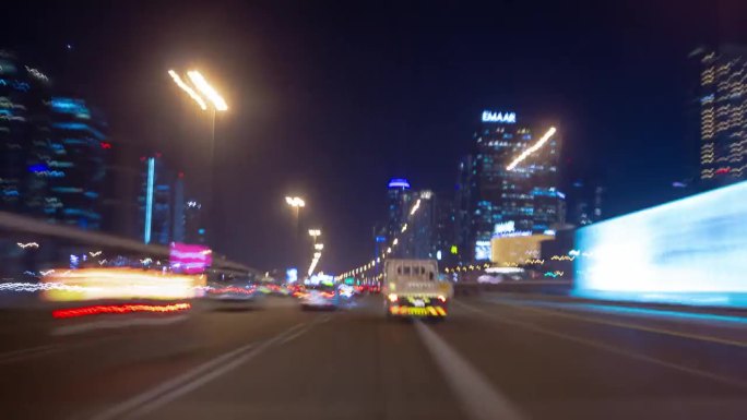 夜间照明迪拜市著名的棕榈岛交通街道公路旅行前全景4k延时阿联酋
