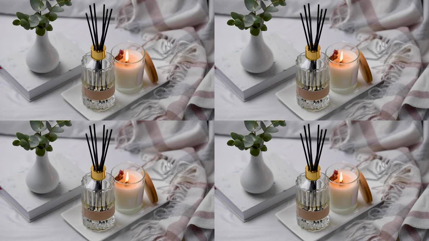 香薰芦苇扩散玻璃与香薰蜡烛放在托盘上