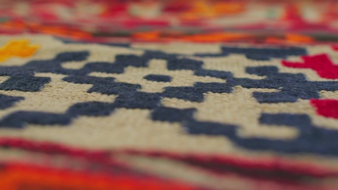 根据古代古典技术手工制作的撒马尔罕地毯的详细平面图。