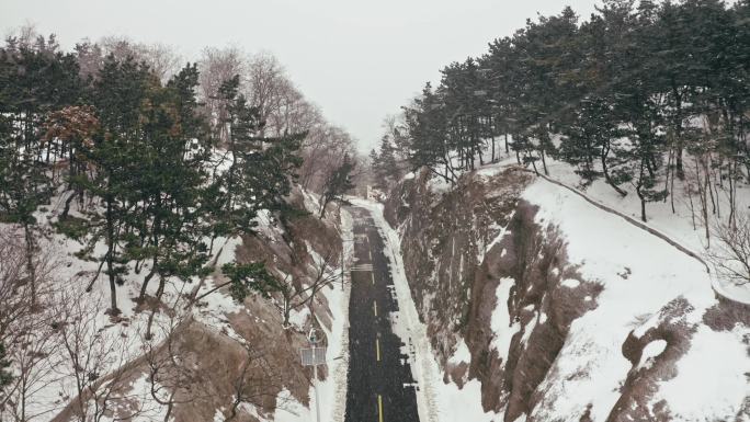 山顶雪景