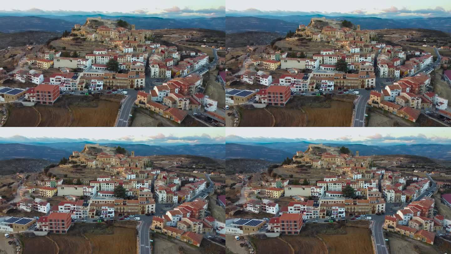 在西班牙Castellón的上梅斯特拉斯戈，一个叫Culla的山城上空的航拍视频