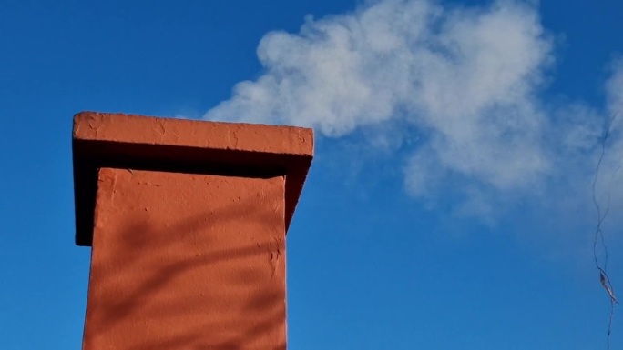 固体燃料，煤，焦炭，木材，花粉，蜂窝煤造成的空气污染。他们可以污染整个村庄的黑烟味。倒置不允许分散烟
