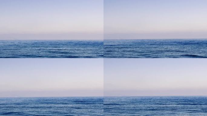 水平线把海上的平浪和晴朗的天空分开