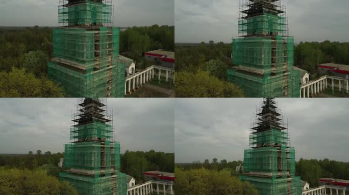 基洛夫地区一个小镇上正在重建的教堂鸟瞰图