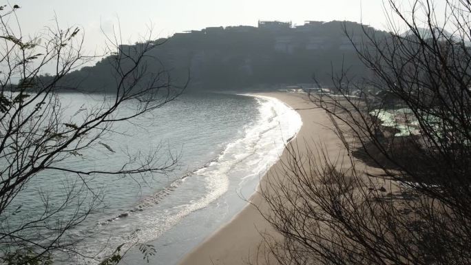 深圳西涌海滩山海相连