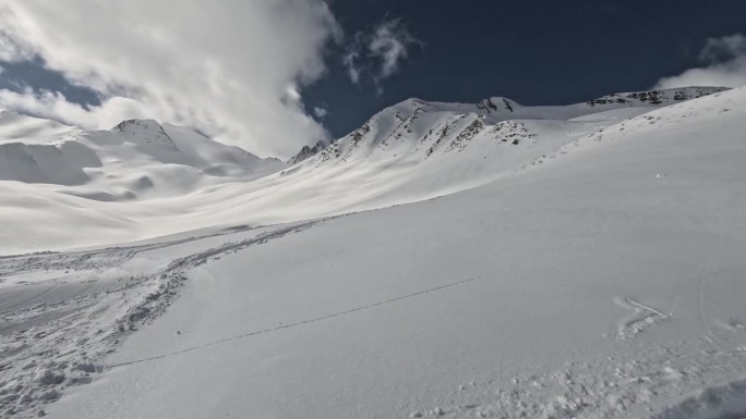 法国阿尔卑斯山脉康达明滑雪坡全景