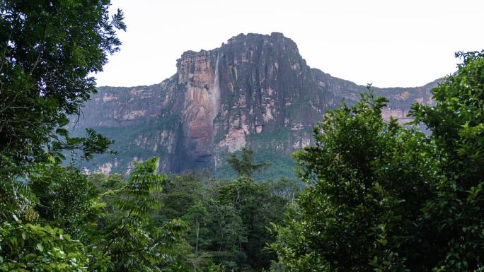 委内瑞拉卡奈马国家公园，天使瀑布的延时摄影
