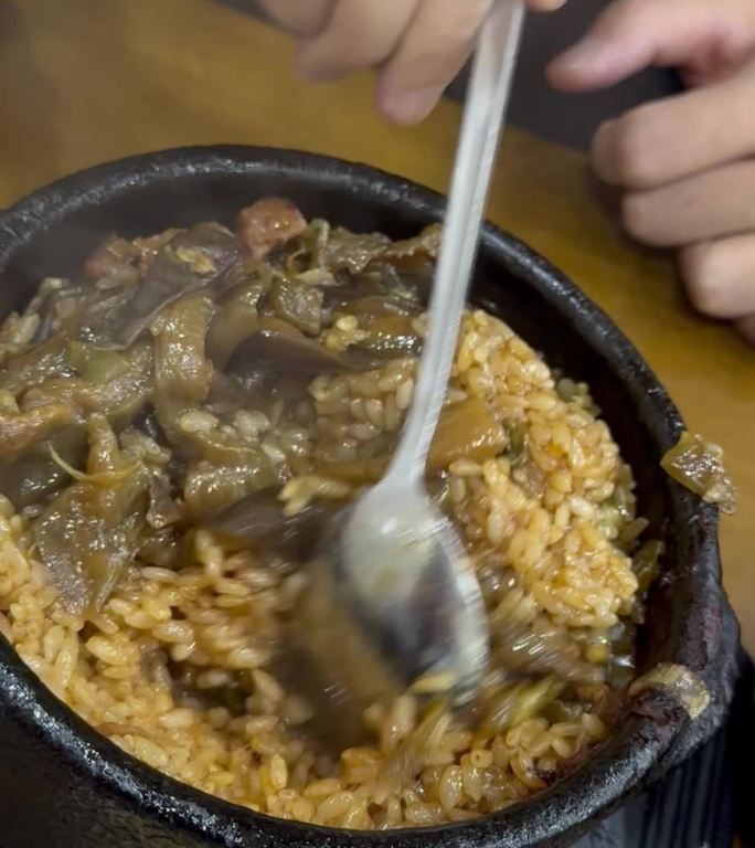 实拍延吉朝鲜族特色美食茄子石锅饭红豆拌面