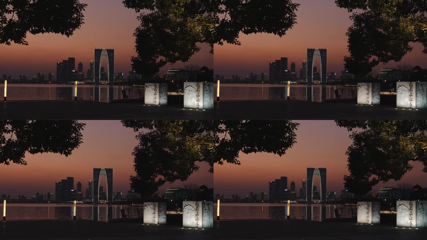 2018年10月20日。苏州城市天际线全景日落与城市摩天大楼在湖上的反射
