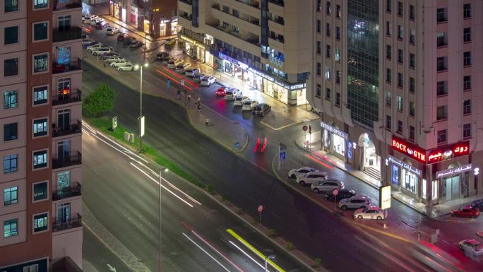 夜间阿布扎比城市交通街道屋顶全景4k延时阿联酋