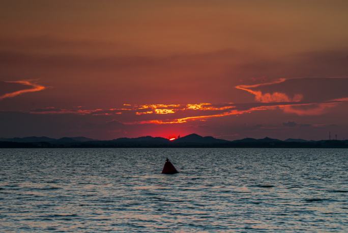 武汉梁子湖日落夕阳晚霞湖泊风光延时摄影