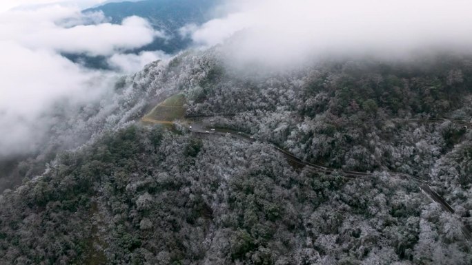 冬季山路鸟瞰图跃然纸上波光粼粼突飞猛进