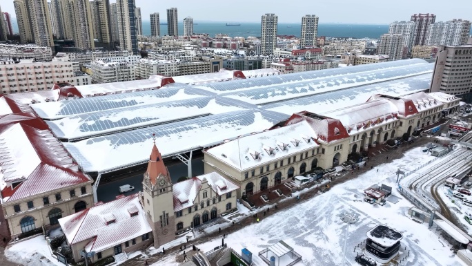 青岛雪景老城区火车站