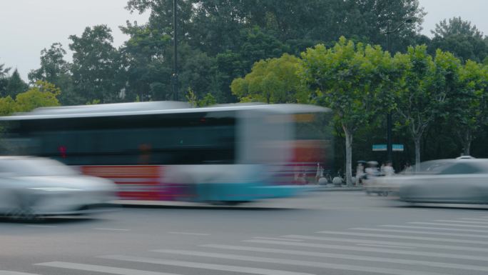 浦东张江 十字路口人流、车流，慢门拍摄