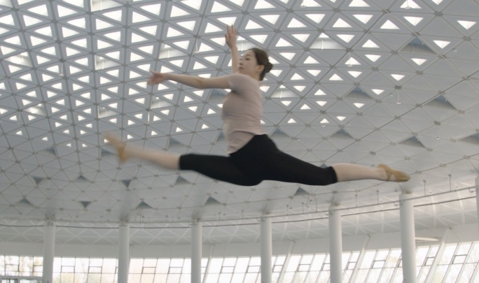 阿莱拍摄舞蹈大跳空翻形体拉伸训练艺考体育
