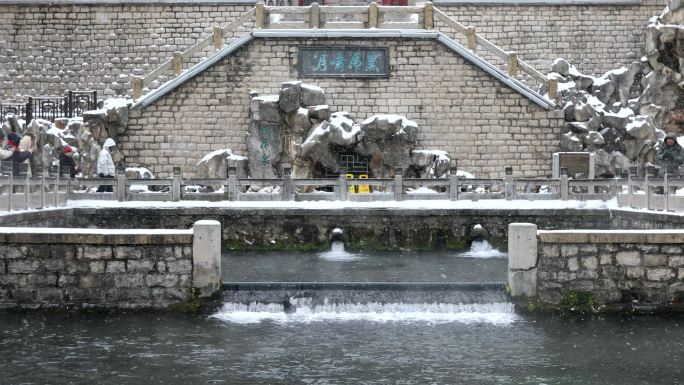 济南的冬天黑虎泉护城河雪景